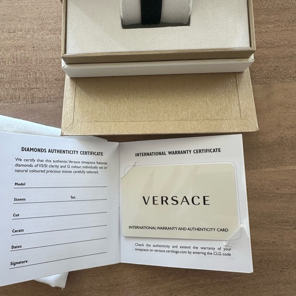 VERSACE
Greca Chic Quartz Black Women's Watch - Picture 9 of 11